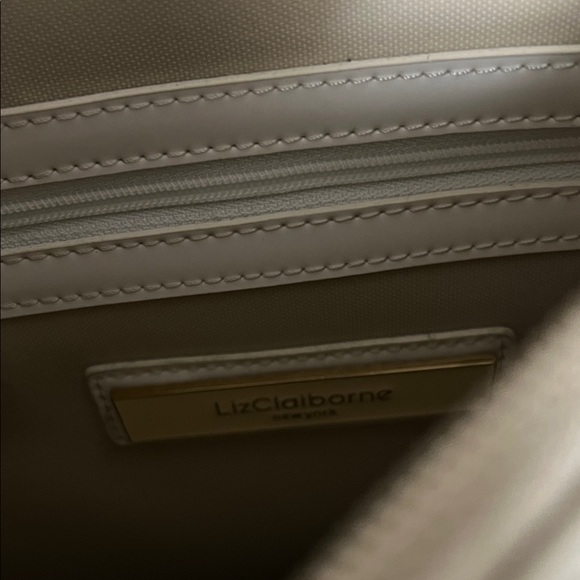 NWOT- Liz Claiborne Cream Crossbody Bag - Picture 4 of 10